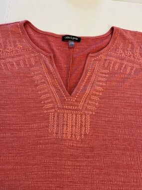 Cable & Gauge Coral Embroidered V-Neck Tunic